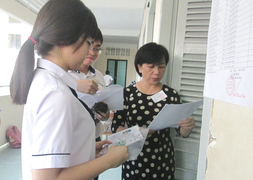 Chùm ảnh thí sinhTP.HCM dự thi môn Ngữ Văn ảnh 4